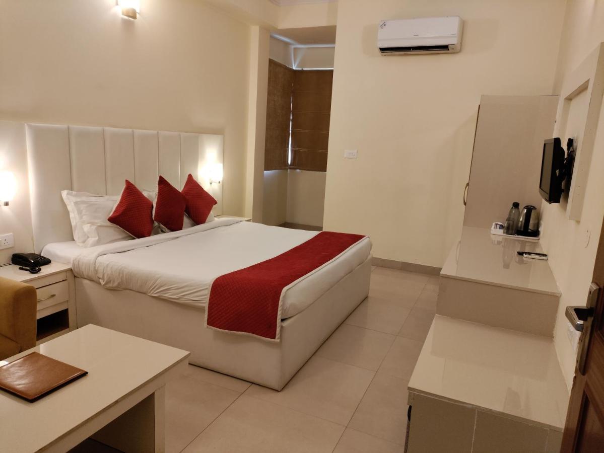 Tulip Palm Hotel Jaipur Luaran gambar