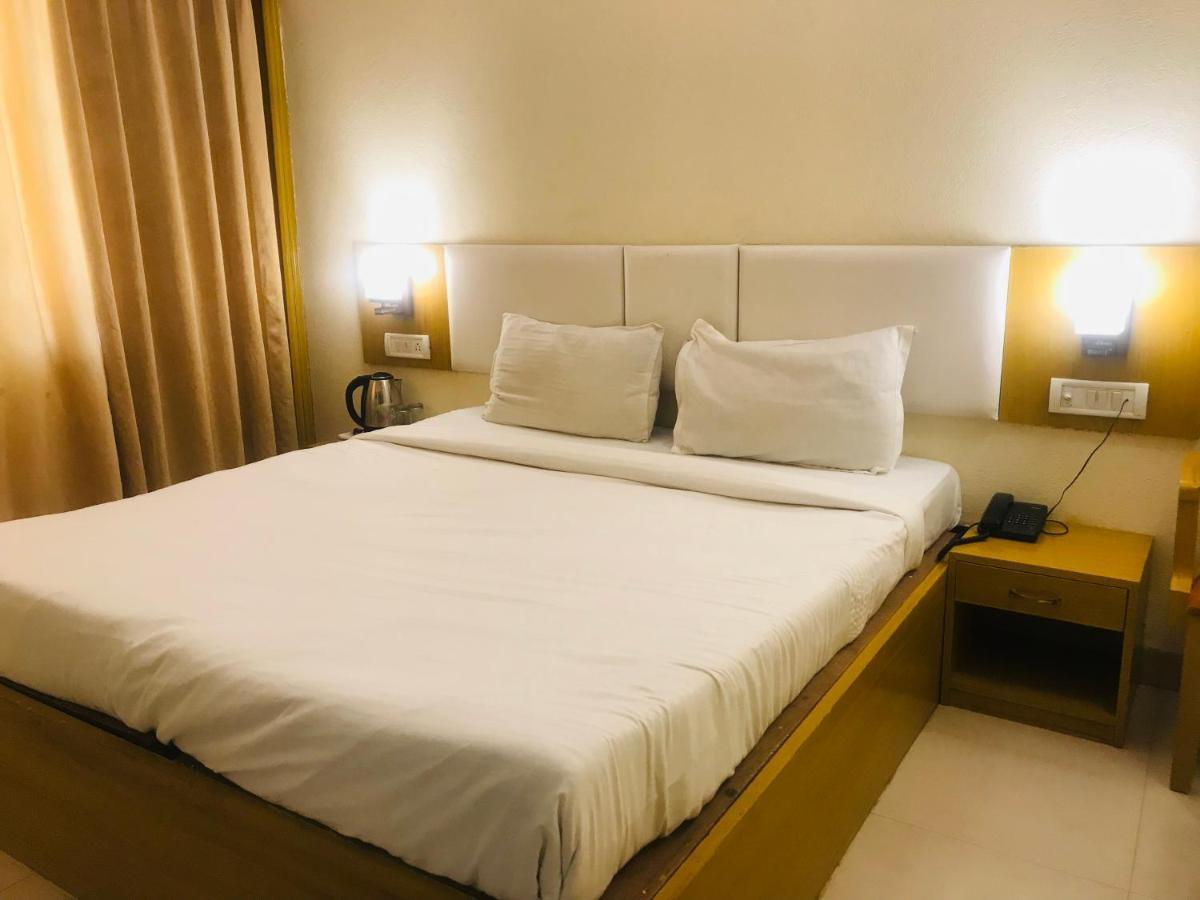 Tulip Palm Hotel Jaipur Luaran gambar