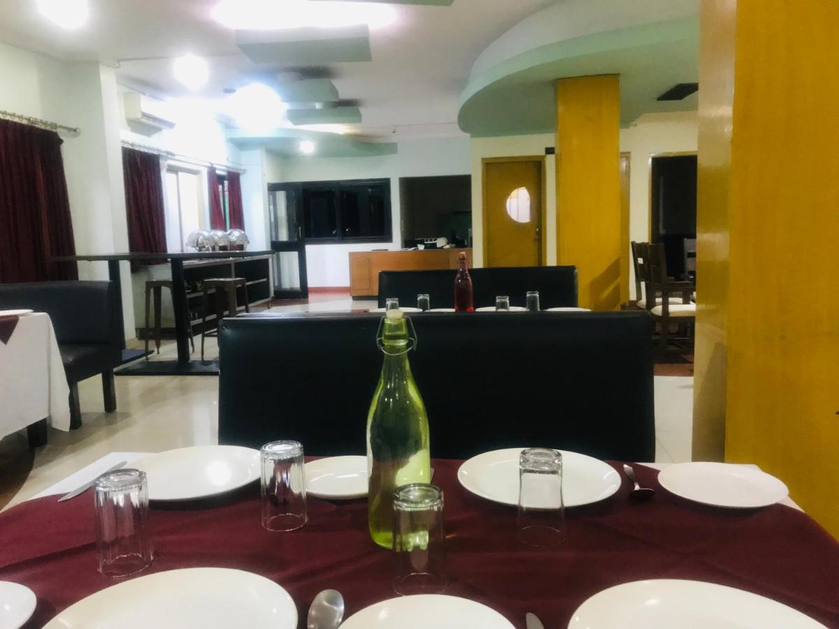 Tulip Palm Hotel Jaipur Luaran gambar