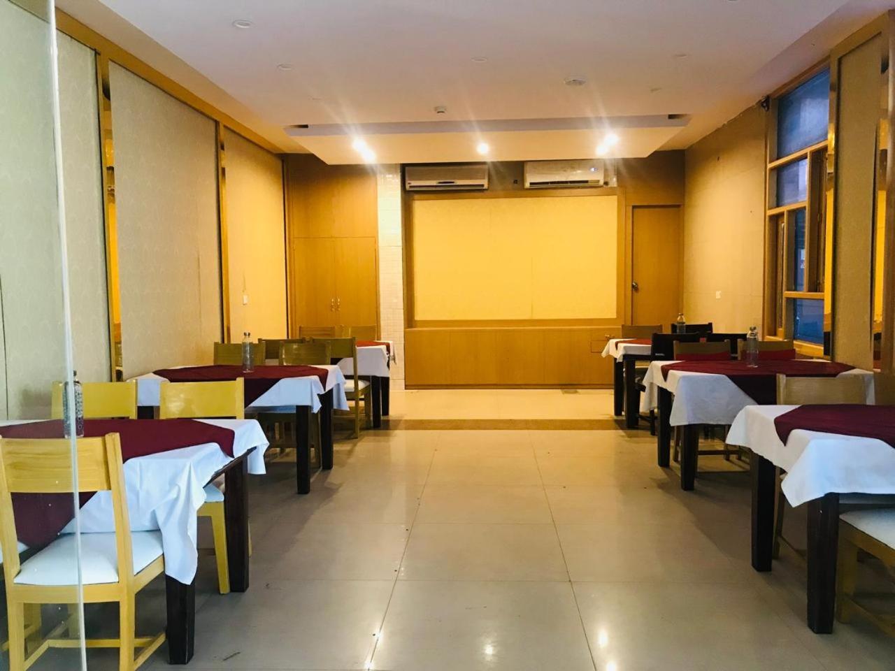 Tulip Palm Hotel Jaipur Luaran gambar