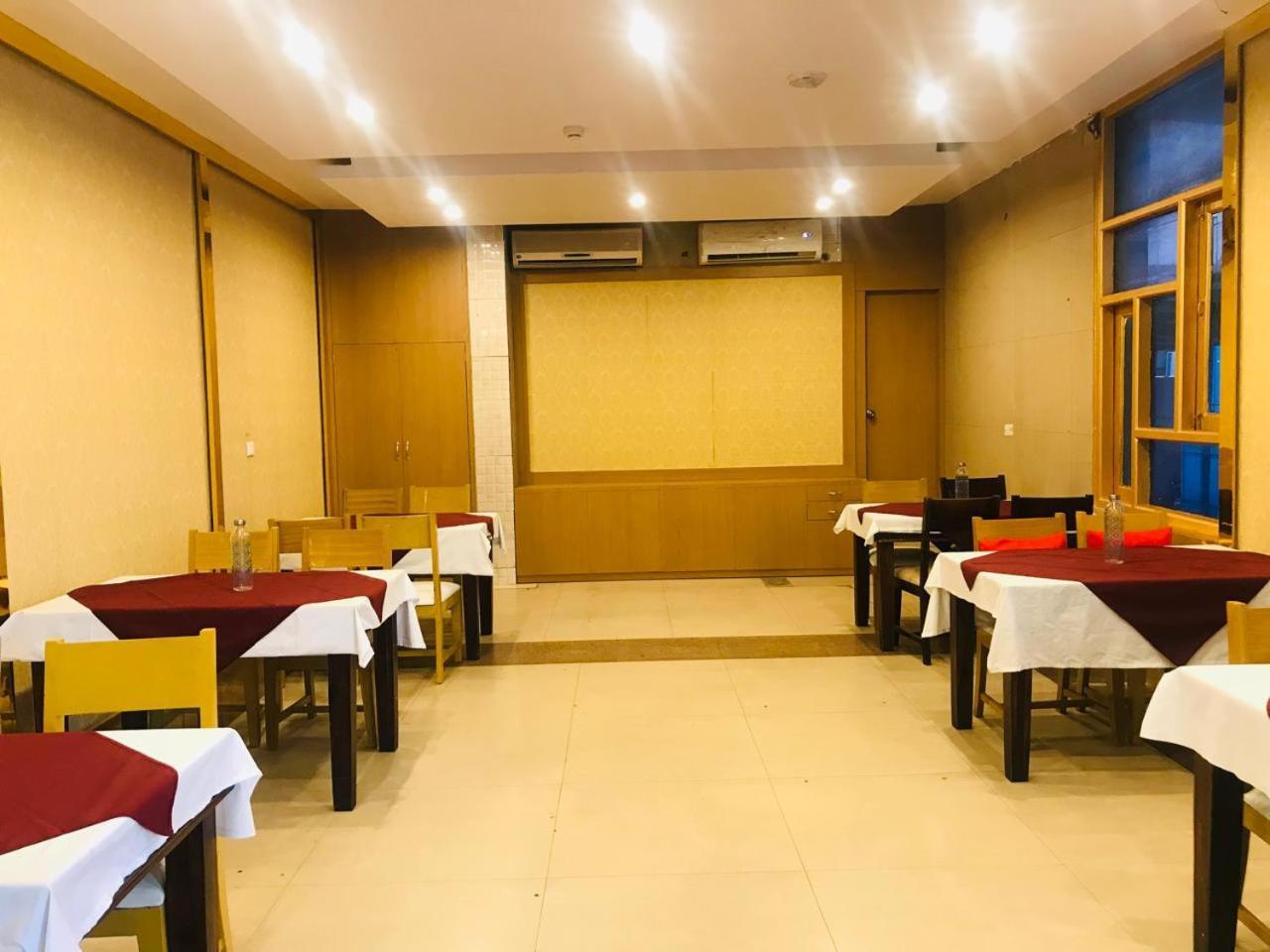 Tulip Palm Hotel Jaipur Luaran gambar